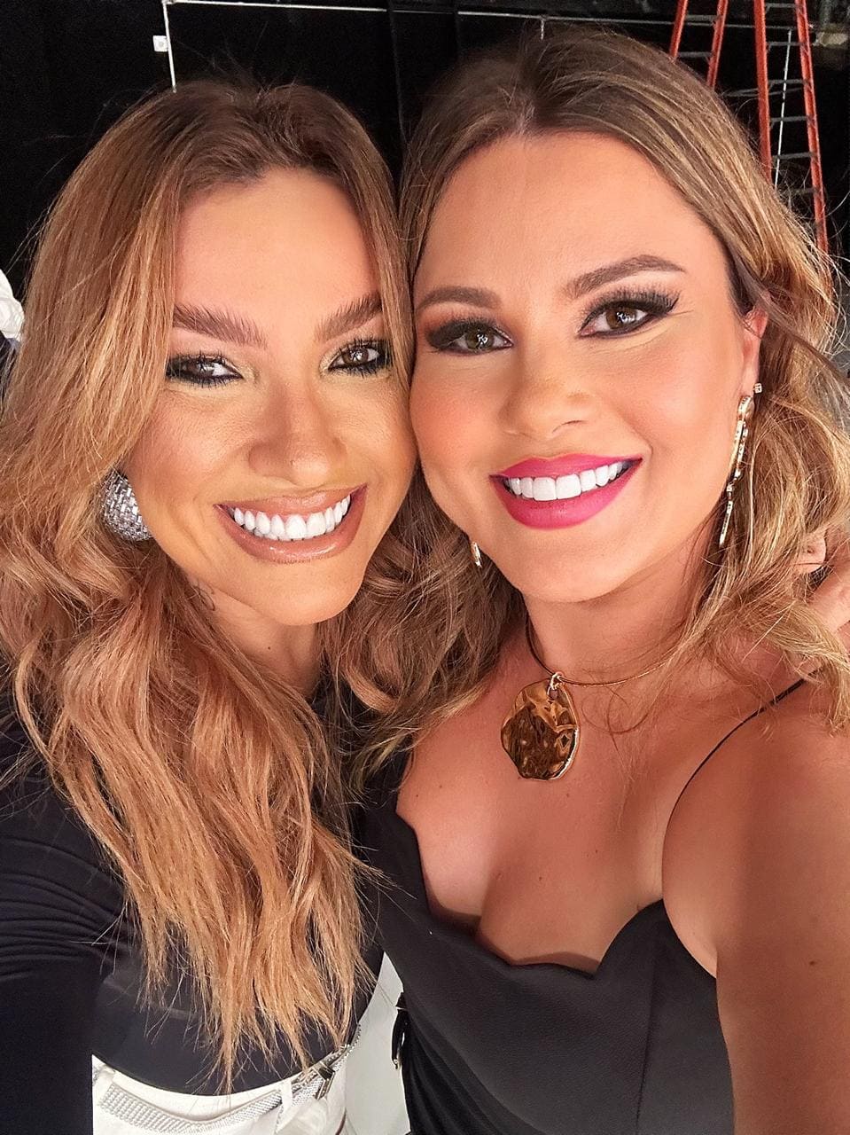 Bruna em estúdio de criação